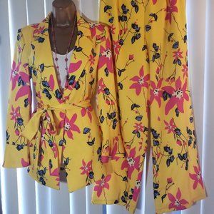 Beautiful Floral Pant Suit, Brand New